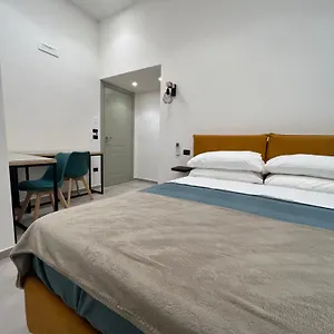 https://la-stella-di-napoli.hotels-amalfi.com